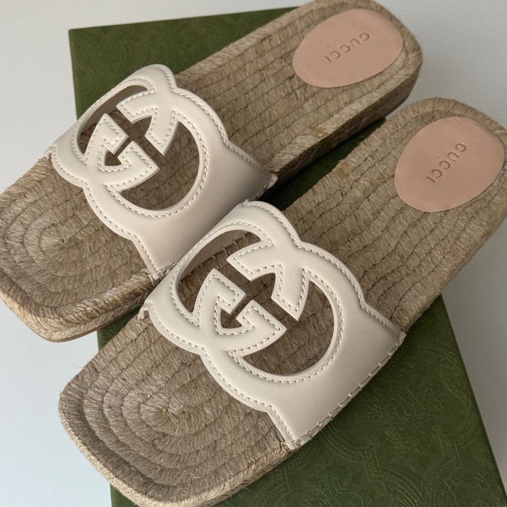 size 40G - Gucci Espadrille White GG cutout slide sandal